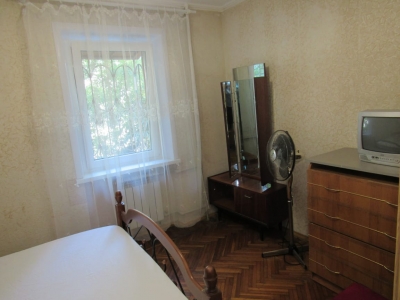 Комната, 15 м², 1\5 эт.- 2 300 руб-Сочи-Центр, улица Войкова, 33